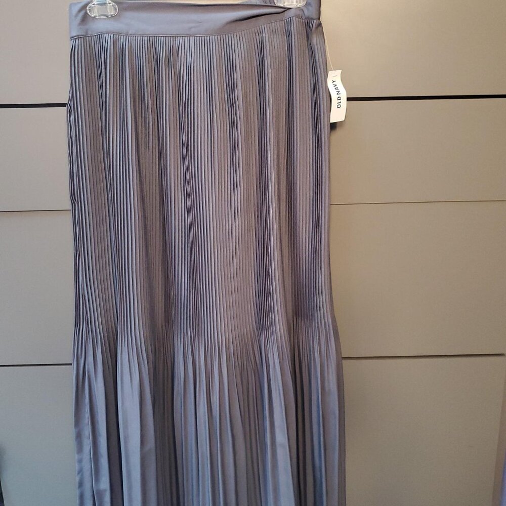 Old Navy Pleated Maxi Skirt NWT  Small
